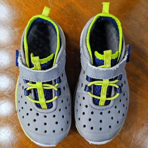 Members Mark Gray Foam Breathable Velcro Outdoor Shoes - Toddler 8 - Picture 4 of 5